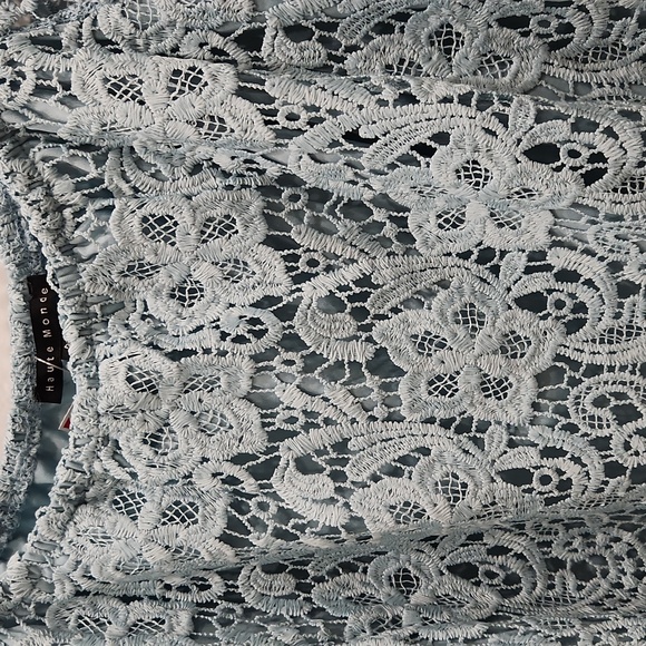 Pretty Aqua all lace blouse with lining everywhere but sleeves. - Picture 4 of 4